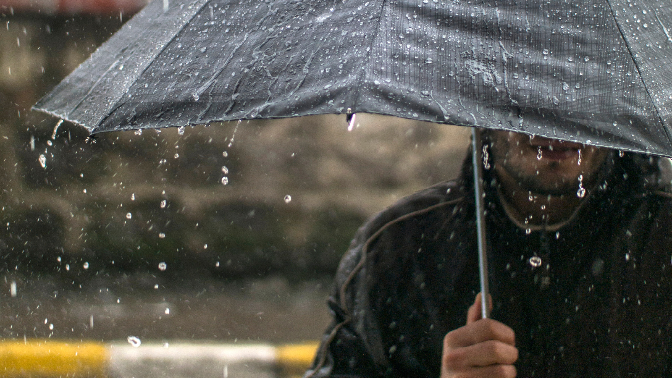 As temperaturas variam entre 19°C e 24°C, e a previsão é de um acumulado de 27,9 mm de chuva para hoje. Foto/Canva