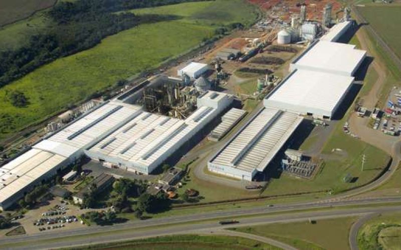 O setor industrial se destacou como o principal responsável por novas contratações, com um saldo de 51 admissões no último mês. Foto/Internet