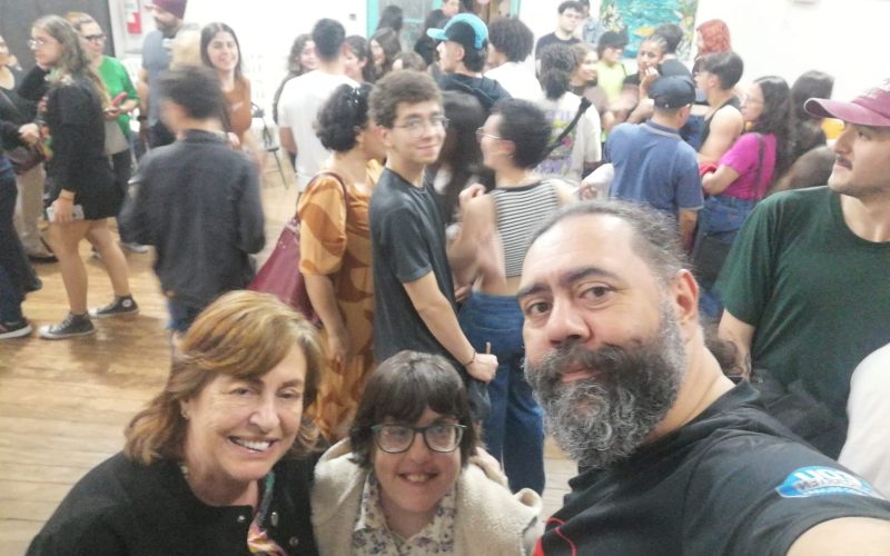 Walkiria Paunovic, Juliana Paunivic e Fabio Jurera na estreia da peça Rei Arthur: E os Cavaleiros da  Távola Redonda