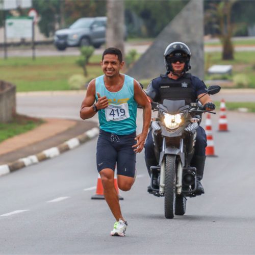 Tiago se apaixonou pelo Atletismo e, ao longo dos anos, conquistou diversos títulos e experiências que moldaram sua trajetória. Foto/Arquivo Pessoal