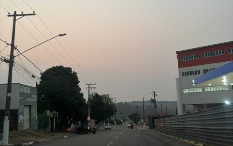 Apesar da ausência de nuvens, muitos moradores não conseguem visualizar o horizonte limpo. Foto/Juliana Cirila