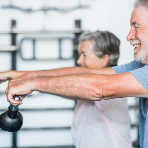 Durante um período de seis meses, os participantes realizaram exercícios de musculação duas vezes por semana. Foto/Internet