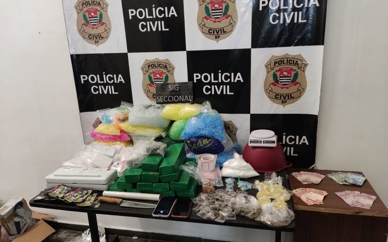 Procurado por homicídio é preso com drogas escondidas embaixo de piso em Itapetininga